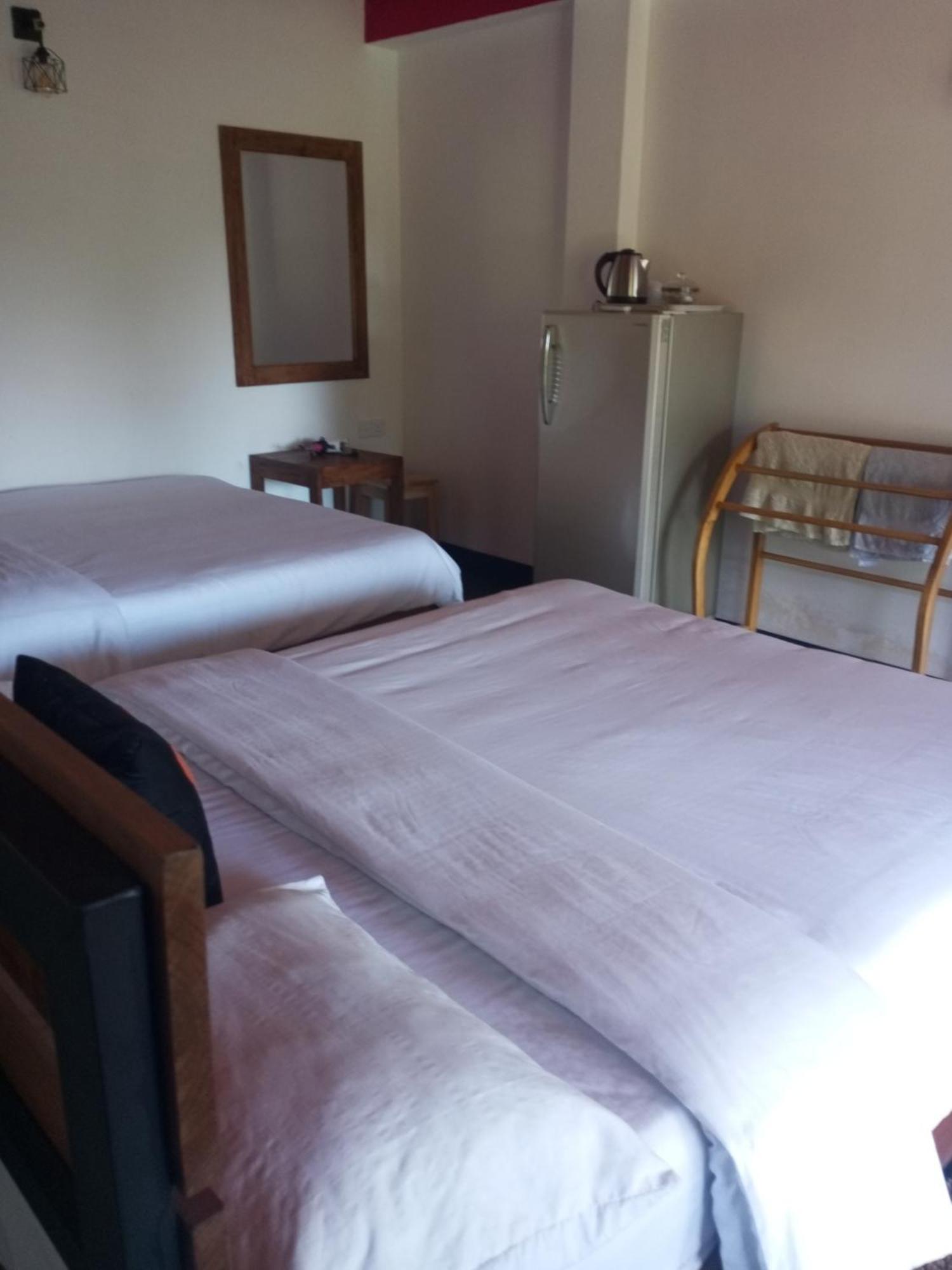 Chanidu Ella Inn Buitenkant foto