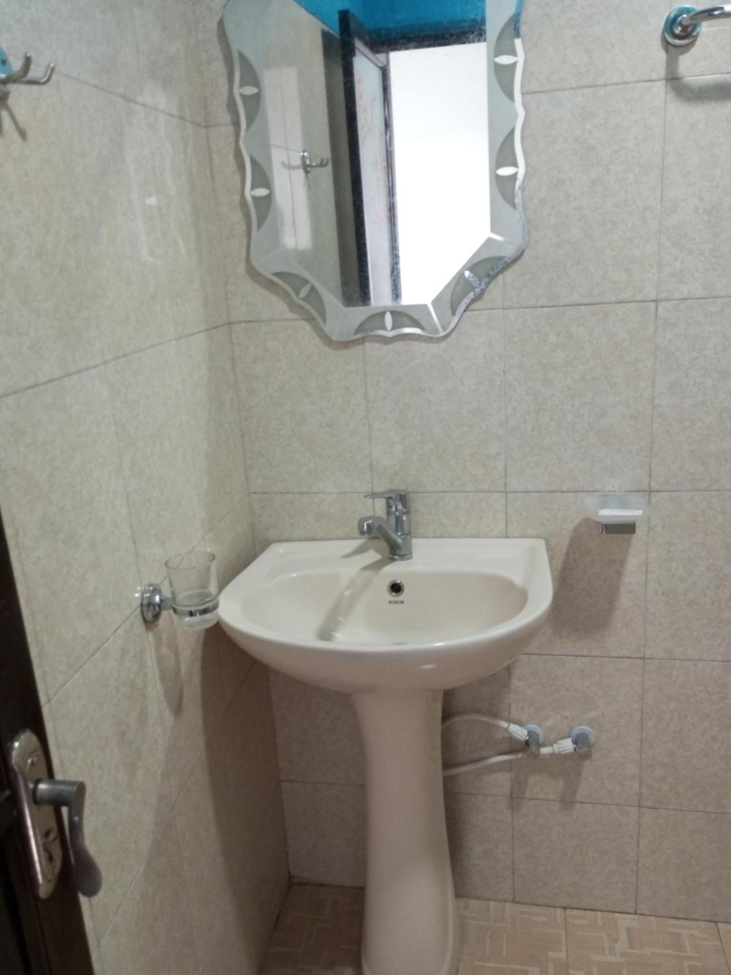 Chanidu Ella Inn Buitenkant foto