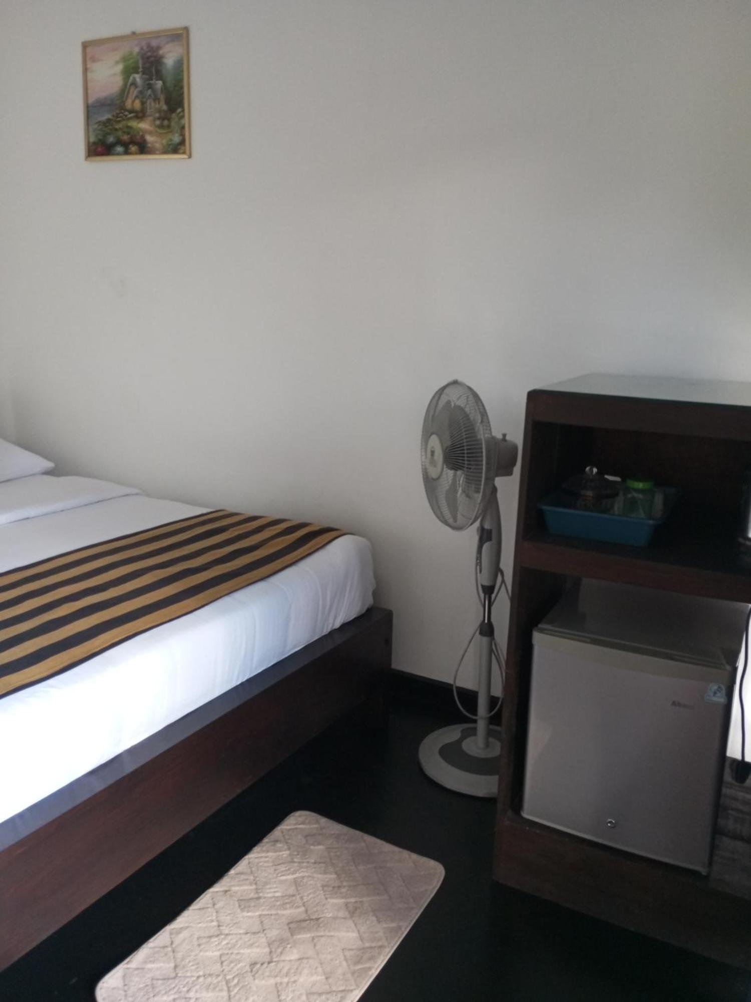 Chanidu Ella Inn Buitenkant foto